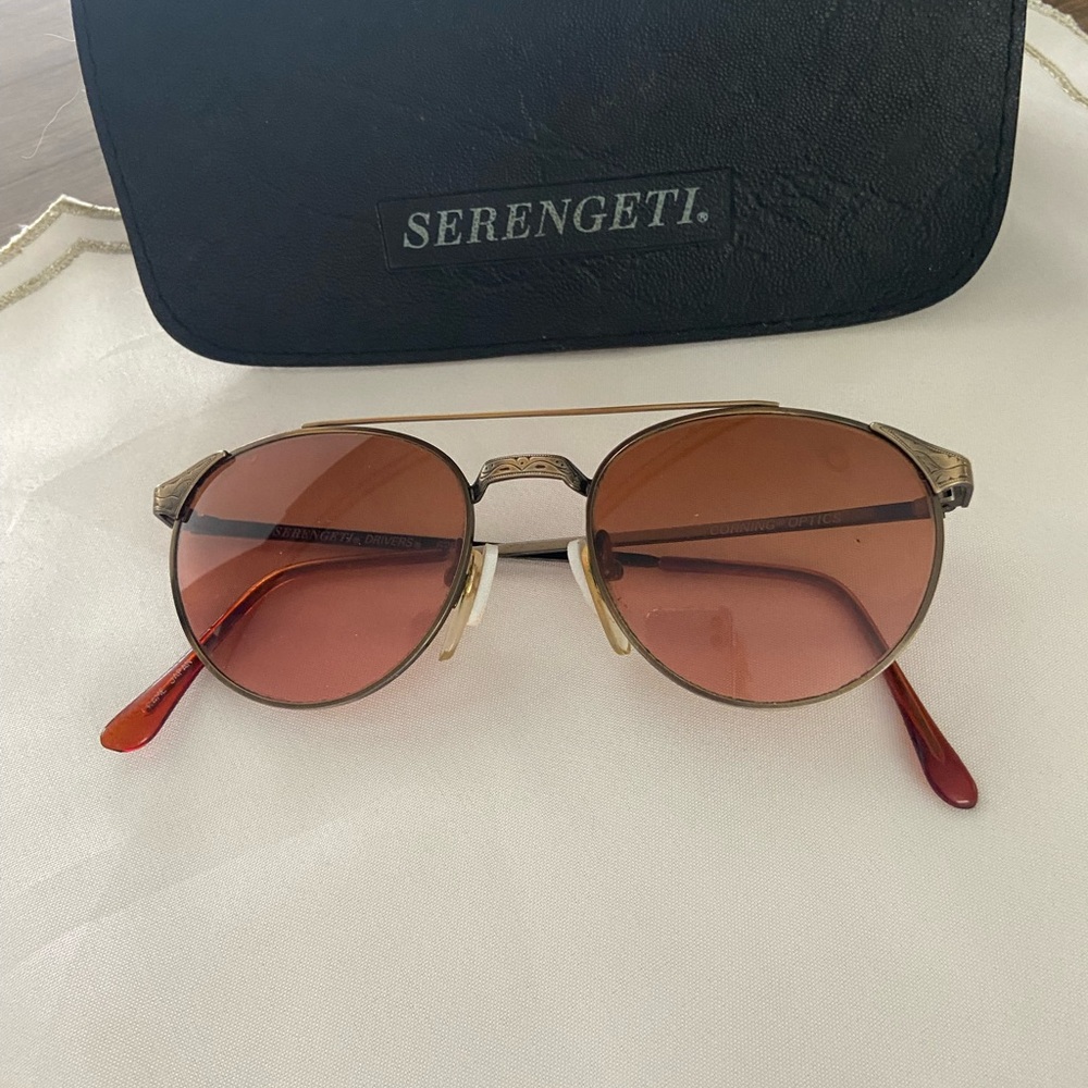 Serengeti Red and Gold Sunglasses with Round Frame and Gradient Lenses